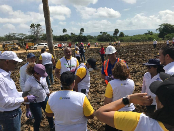 Dirección General de Minería realiza jornada de reforestación junto a Cemento Cibao en Santiago