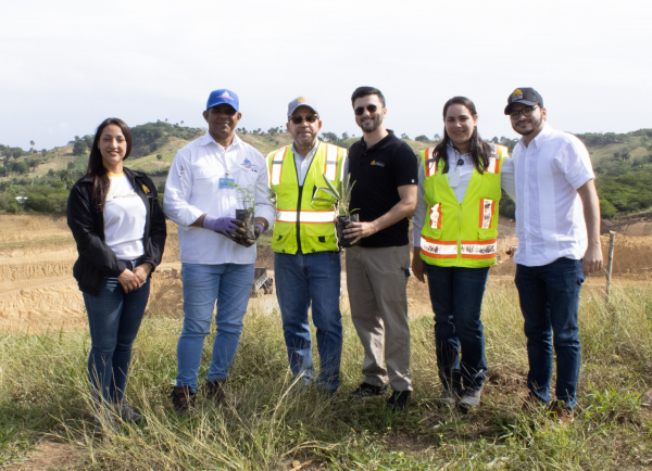 Dirección General de Minería y Cementos Cibao realiza jornada de reforestación